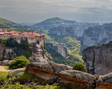 Meteora Två övernattningar i staden Kalambaka nära det stora klosterkomplexet Meteora . Det finns 6 aktiva kloster idag som alla...