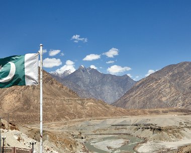 Gilgit Buss längs Skardufloden från Skardu till Gilgit. Vi stannade bl.a vid en utsiktsplats där vi samtidigt hade utsikt mot...