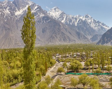 Skardu En timmes flyg från Islamabad till Skardu med fantastiska vyer över Himalaya. I Skardu bodde vi två nätter på Masherbrum...