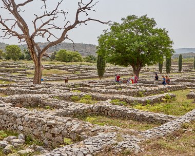 Taxila - Rawalpindi I Taxila tittade vi på arkeologiska utgråvningsplatser vid Dharmarajika , Sirkap och Jaulians buddistiska kloster.Vidare...