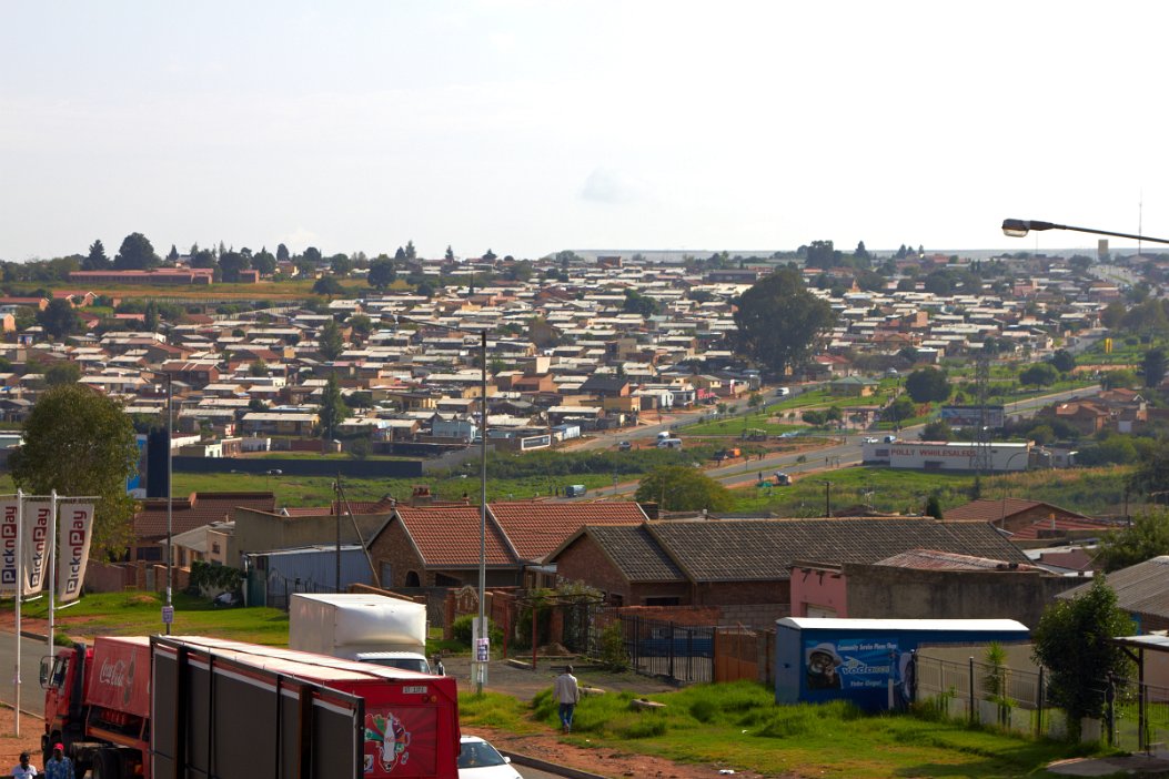 IMG_0822 Soweto Johannesburg . Busstationen nära Chris Hani Baragwanath Hospital (världens största sjukhus)